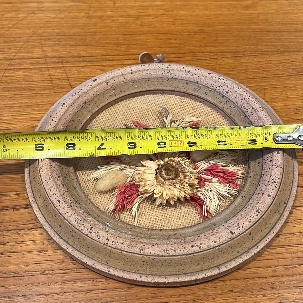 Wall hanging, handmade, pottery, ceramic plaque w/dry flower arrangement burlap - Picture 9 of 10